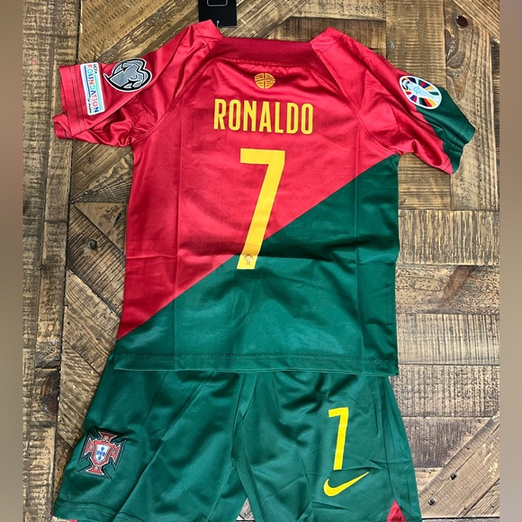 Ronaldo Portugal home jersey kids kit #7 - Picture 2 of 3